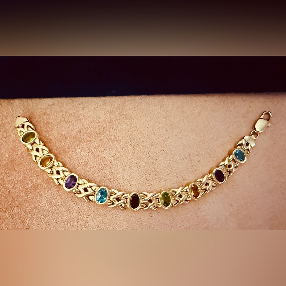 Stunning vintage 14k gold and semi precious stones bracelet💝